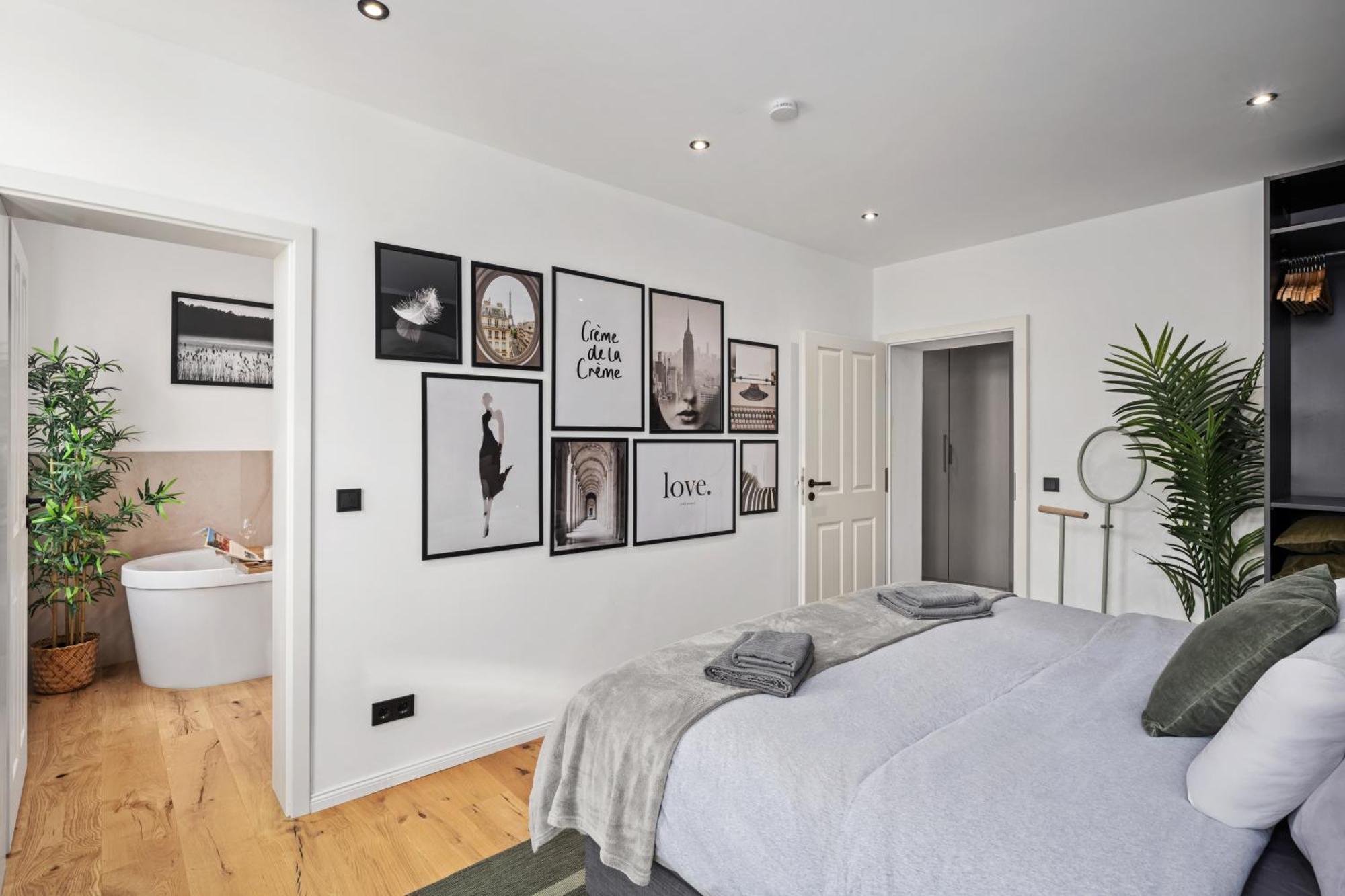 Edler Wohnraum Schlossteich-suite 3 Sz Mit Zwei Balkonen, Kaffeevollautomat, Kamin, Klima, Lift & Zwei Parkplaetzen Apartment *