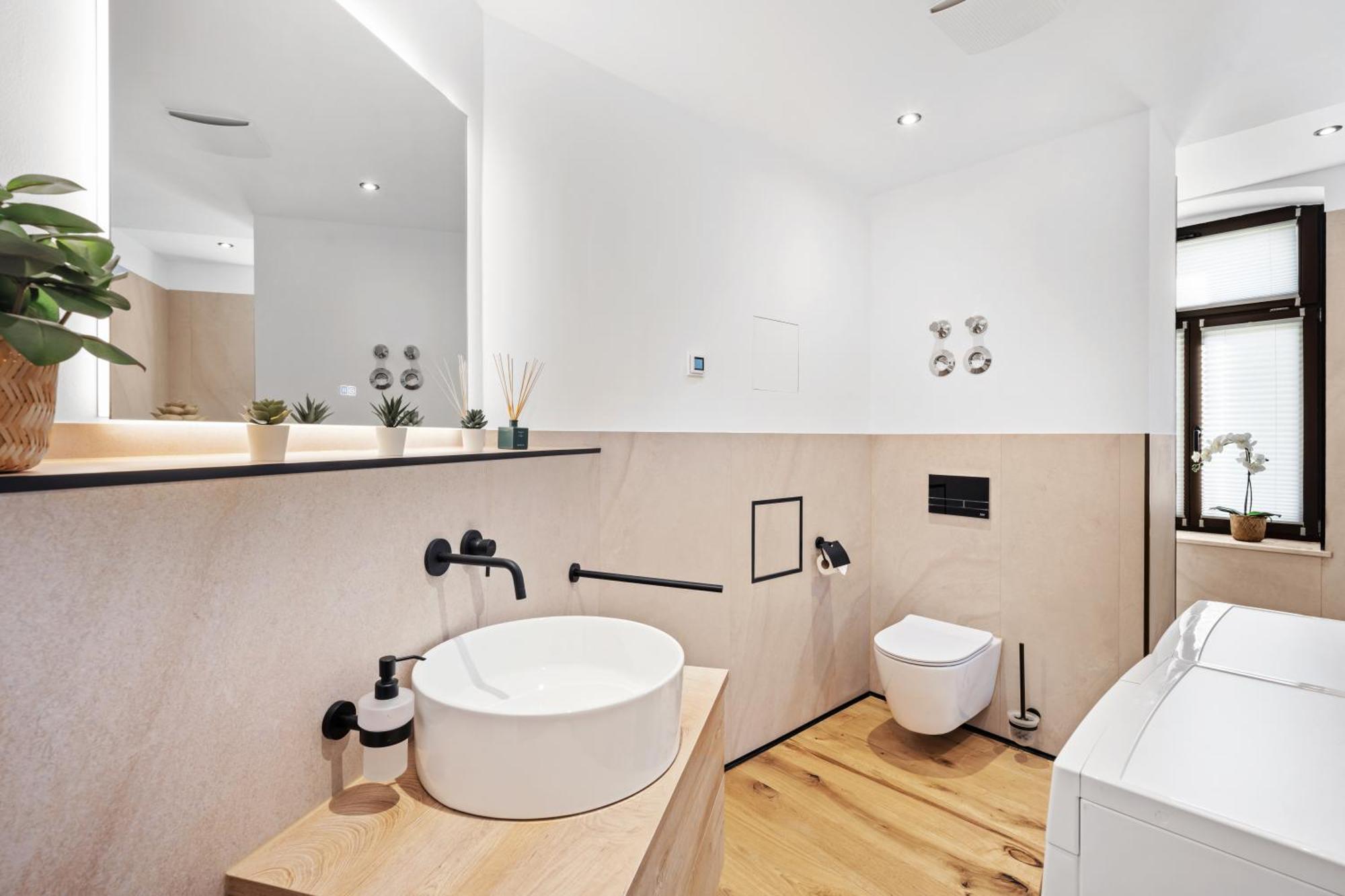 Edler Wohnraum Schlossteich-suite 3 Sz Mit Zwei Balkonen, Kaffeevollautomat, Kamin, Klima, Lift & Zwei Parkplaetzen Apartment *
