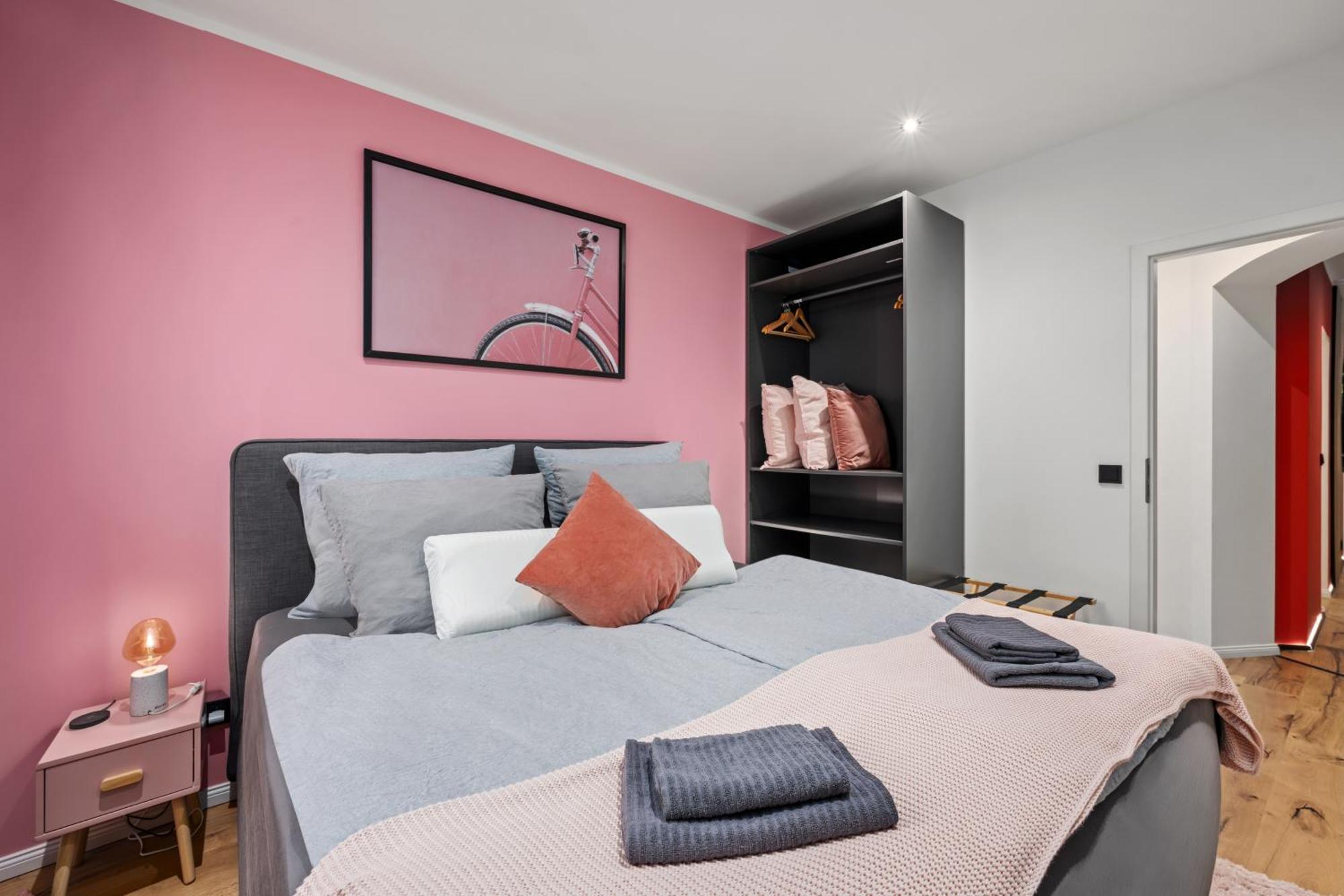 Apartment Edler Wohnraum Schlossteich-suite 3 Sz Mit Zwei Balkonen, Kaffeevollautomat, Kamin, Klima, Lift & Zwei Parkplaetzen *