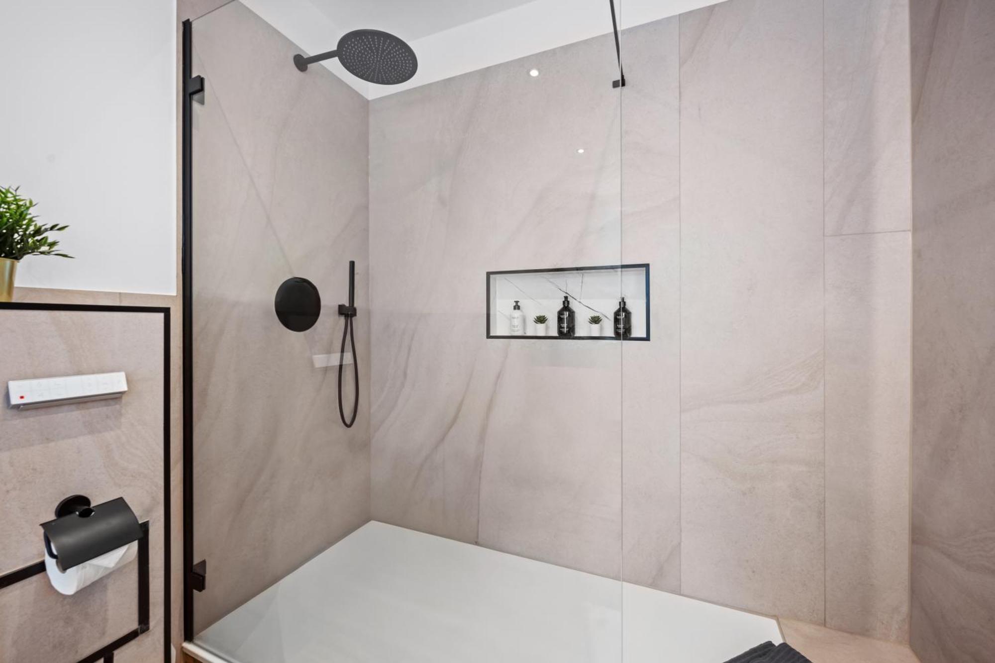Edler Wohnraum Schlossteich-suite 3 Sz Mit Zwei Balkonen, Kaffeevollautomat, Kamin, Klima, Lift & Zwei Parkplaetzen *